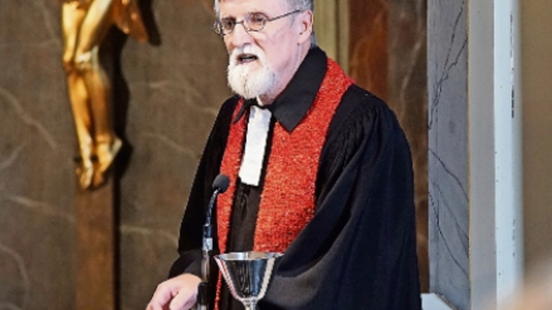 Pfarrer Norbert Littig bei seinem Abschiedsgottesdienst in Großröhrsdorf.