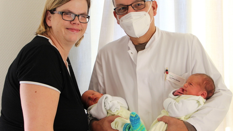 Der neue Chefarzt der Gynäkologie der Helios-Kliniken Freital und Pirna, Fakher Ismaèel, half zum Einstand gleich Zwillingen auf die Welt. Mutter Michaela aus Wilsdruff ist glücklich.