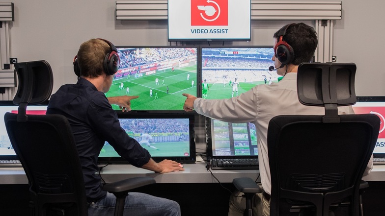 So sieht es aus im Kölner Keller, in dem ab sofort auch Spiele von Dynamo Dresden auf den Bildschirmen zu sehen sind.