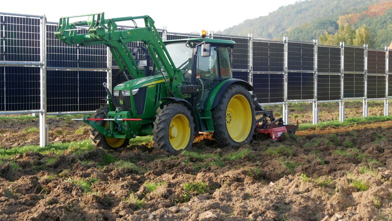 Ackerbau und Energienutzung - Beides soll auf einem Feld funktionieren, um die Konkurrenz um Flächen zu minimieren.