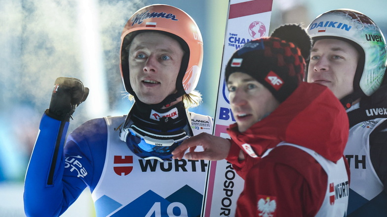 Der polnische Skispringer Dawid Kubacki (l.) hat seine Saison aus persönlichen Gründen vorzeitig beendet.