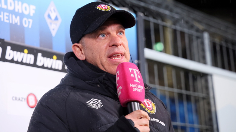 Am Mikrofon von Magenta Sport: Dynamo-Trainer Markus Anfang will nach der 0:1-Niederlage gegen Sandhausen mit einem Sieg die englische Woche fortsetzen.