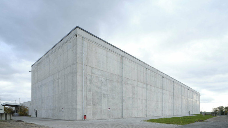 Das BGZ-Abfall-Zwischenlager Biblis 2. Das benachbarte RWE-Kernkraftwerk Biblis am Rhein in Südhessen wurde 2011 abgeschaltet.