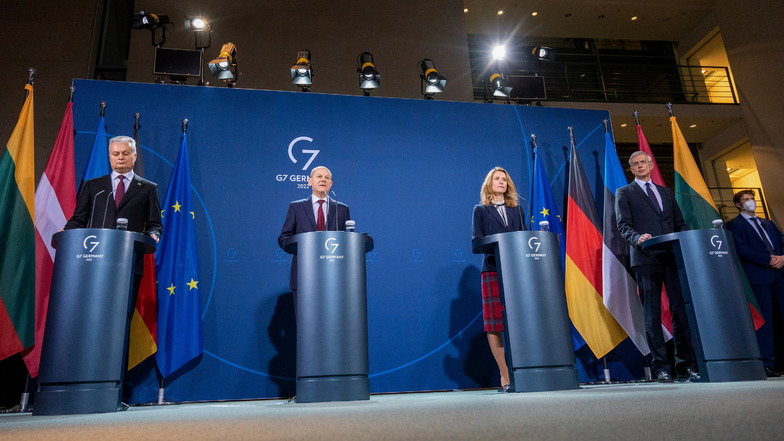 Bundeskanzler Olaf Scholz (SPD - 2.v.l.) berät mit den Spitzen der drei baltischen Staaten über die Ukraine-Krise.