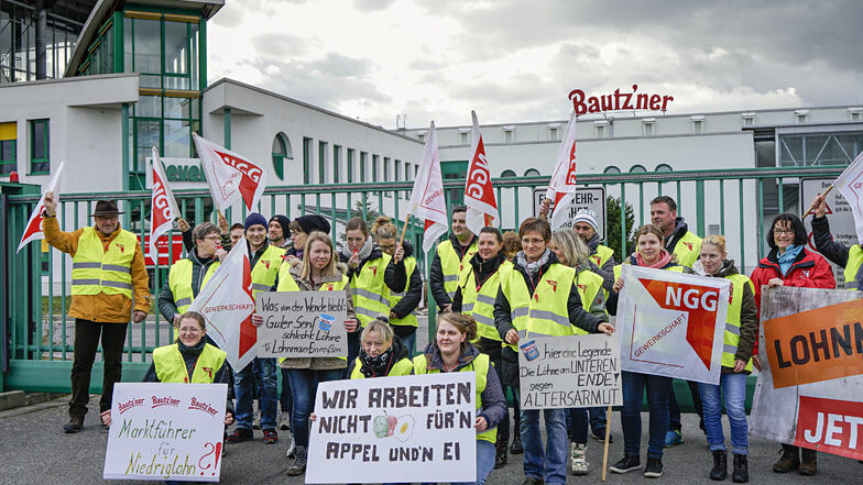 Anfang März streikten die Mitarbeiter der Bautzner Senffabrik. Sie wollten mit dieser Aktion auf die Lohnschere gegenüber dem Westen aufmerksam machen.