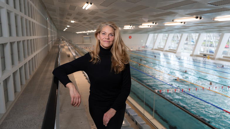 Die dreifache Olympiasiegerin Rica Reinisch im neuen Dresdner Schwimmsportkomplex. Sie blickt, trotz Doping-Erfahrungen, mit viel Freude auf ihre aktive Zeit zurück.