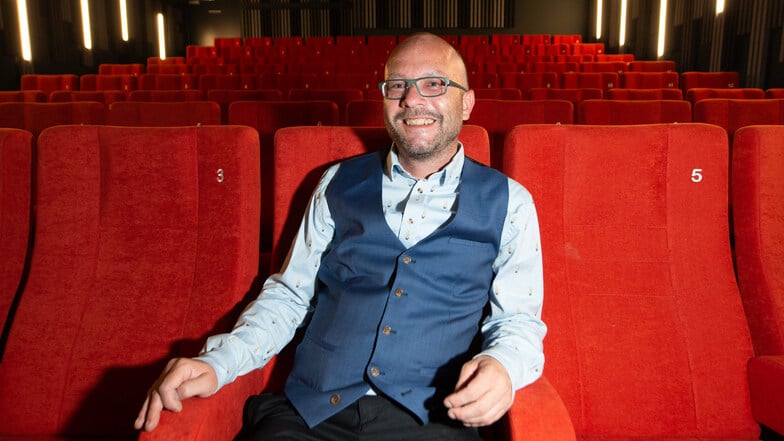 Bernhard Reuther hat 20 Jahre das Kino im Dach in Striesen betrieben. Nun wagt er mit dem Zentralkino in der Innenstadt einen Neuanfang.