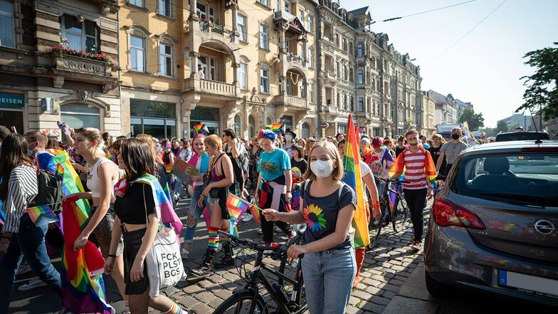 Lucie Hammecke ist bereits seit vielen Jahren bei Pride-Events dabei, um gemeinsam ein Zeichen für Vielfalt zu setzen.