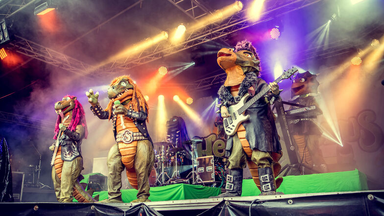 Die kostümierten Kinderlieblinge Heavysaurus treten am Freitag in Coswig auf.