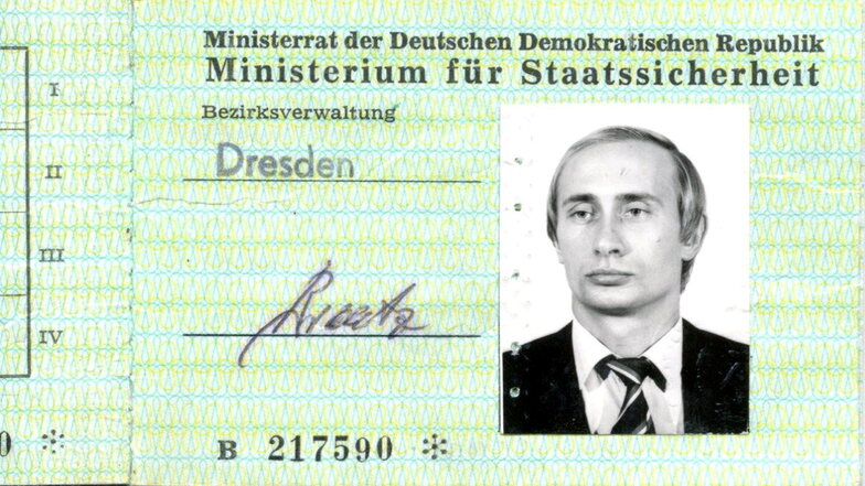 Einmal Geheimdienstler, immer Geheimdienstler: Ausweis des Ministeriums für Staatssicherheit (MfS) von Wladimir Putin, der damals Major des KGB in Dresden war.