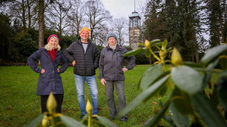 Auf ins neue Gartenjahr: Landschaftsarchitektin Christine Tenne (l.) sowie Frank Handrick und Heidrun Pallmann vom Hutberg-Förderverein freuen sich auf die Saison 2024.