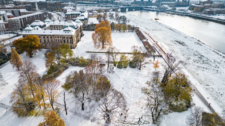 Das sieht man auch nicht alle Jahre: eine geschlossene Schneedecke in Dresden im November.