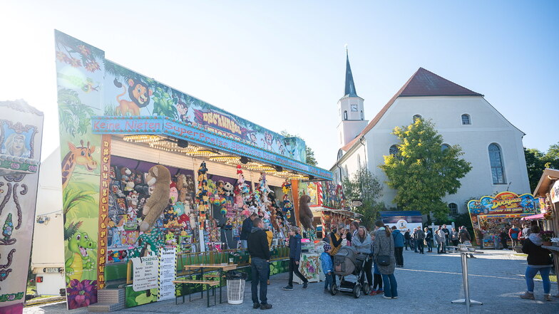 Besucher beim Oktoberfest in Rothenburg.