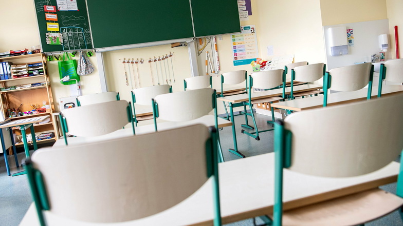 Leere Klassen sind derzeit in vielen Dresdner Schulen keine Seltenheit: Teilweise lernt ein Großteil der Schüler wegen angeordneter Quarantäne zu Hause.