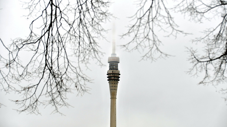 Die Zukunft des Dresdner Fernsehturmes liegt noch im Nebel.