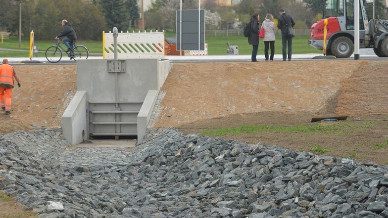 Schieber Seegraben: An der Grenze zu Dresden Flutwasser schnell ablassen.
