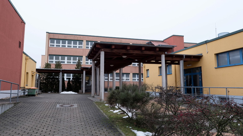 Die Oberschule in Kodersdorf: Das Nebengebäude bekommt eine Heizung, die Schule neues Licht.
