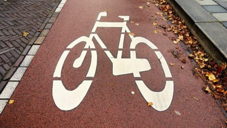 Als Ideallösung sehen viele Fahrradexperten Radschnellwege oder die in Holland gebauten Radwege mit ihrem charakteristischen roten Asphalt.