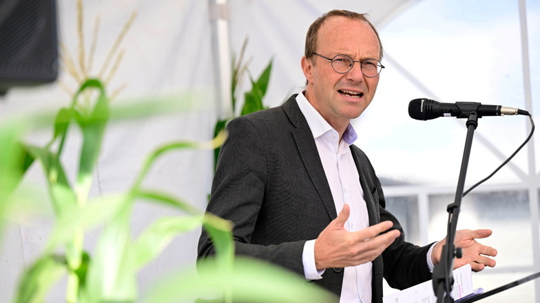 Wolfram Günther (50) ist seit dem Eintritt der Grünen 2019 in Sachsens Regierungskoalition stellvertretender Ministerpräsident sowie Minister für Landwirtschaft und Umweltschutz. Seinem Koalitionspartner CDU macht er jetzt schwere Vorwürfe.