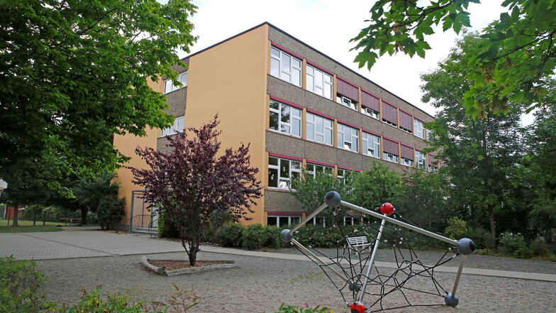 Die Grundschule Schönteichen in Brauna bekommt früher als geplant digitale Tafeln, Laptops und Wlan. Damit wird die Digitalisierung an den Kamenzer Grundschulen 2023 abgeschlossen.