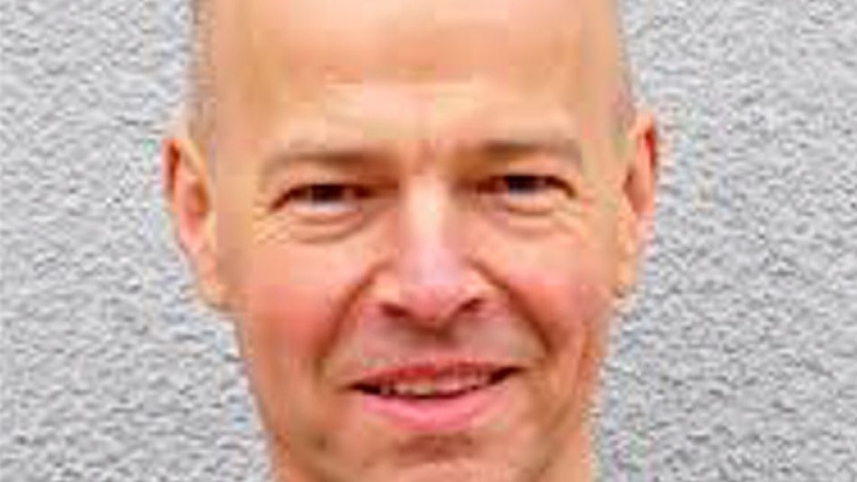 Rolf Leonhardt arbeitet als Apotheker in Dresden und ist verkehrspolitischer Sprecher beim ADFC Sachsen.