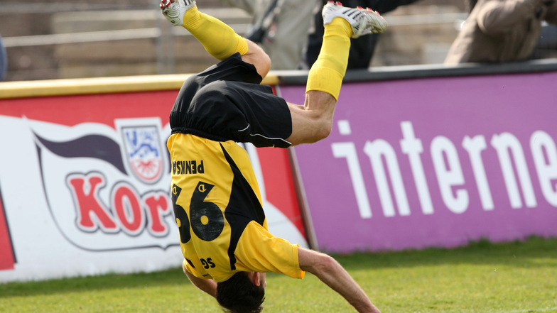 Die "Penksarolle" schlägt der kleine Marek auch bei seinem zweiten Gastspiel in Dresden 2007/08. Die Rückennummer 99 ist inzwischen ein weiteres seiner Markenzeichen.
