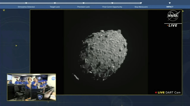 Die Nasa übertrug die Mission live – hier ist der Asteroidenmond Dimorphos kurz vor dem Aufprall der Sonde zu sehen