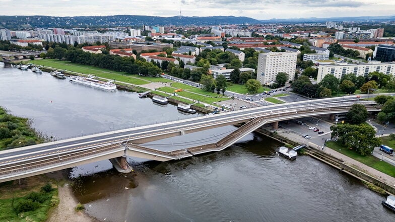 Teile der Carolabrücke über der Elbe sind am 11. September 2024 eingestürzt.