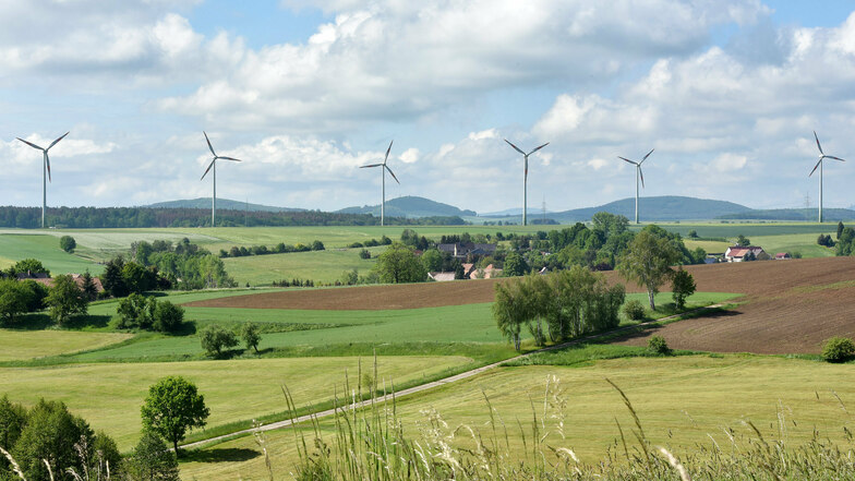 Diese Windräder bei Bernstadt stehen auch künftig auf Flächen, die explizit für die Windenergie ausgewiesen sind.