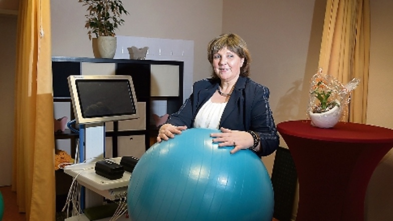 Viola Gornig leitet seit 20 Jahren die Physiotherapiepraxis am Markt 15 in Roßwein.