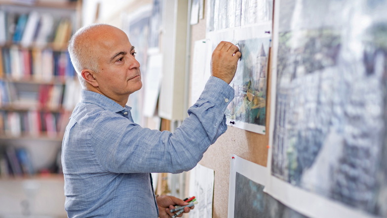 "Zeichnen ist eine Kulturleistung": Yadegar Asisi in seinem Atelier in Berlin.