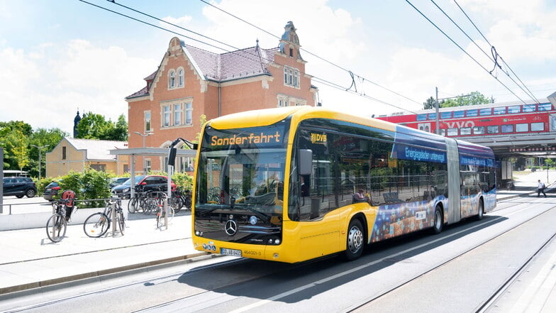 In Bussen der Dresdner Verkehrsbetriebe kann seit 2021 nur noch bargeldlos bezahlt werden.