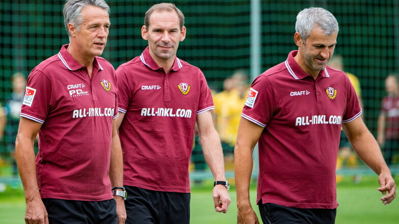 Im Juli 2018 machten sich Trainer Uwe Neuhaus, Sportpsychologe Sascha Lense und Co-Trainer Peter Nemeth auf den Weg zum Mannschaftsfoto. Lense folgt nun Ralf Rangnick nach England.