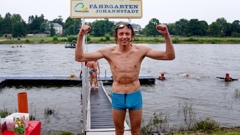 Zuerst im Ziel: Martin Liegert (26) schaffte die dreieinhalb Kilometer lange Strecke vom Blauen Wunder bis zum Johannstädter Fährgarten am schnellsten.