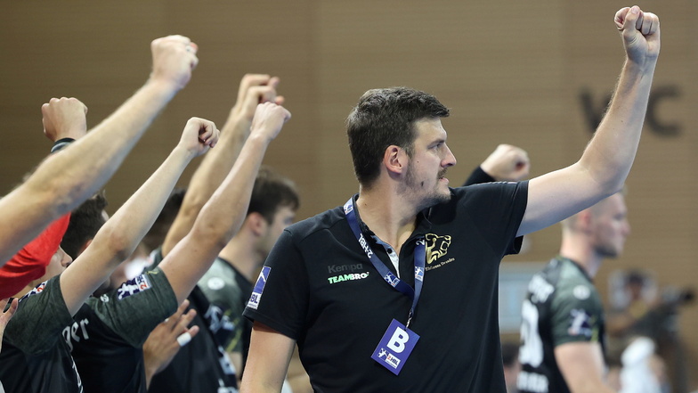 Rico Göde und sein Team haben Grund zum Jubeln. Der Handball-Zweitligist HC Elbflorenz steht zum ersten Mal in seiner Vereinsgeschichte in der 2. Runde des DHB-Pokals. Der nächste Gegner wird am Mittwoch ausgelost.