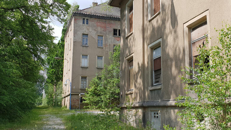 Auch auf dem früheren Armeegelände in Zittau gibt es zahlreiche verfallene Gebäude, die keinen schönen Anblick bieten.