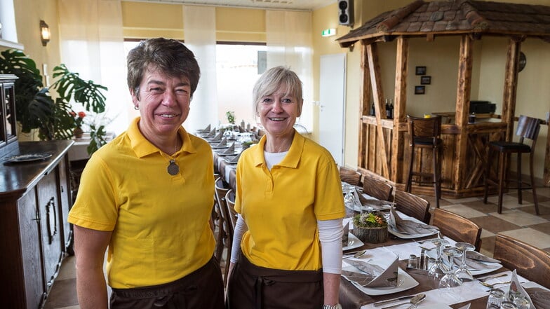 Simone Drescher (links) und Anett Horn eröffneten 2017 ein Kochstudio. Jetzt ist die Einrichtung auch ein lokales "Impfzentrum" in Kunnerwitz gewesen.