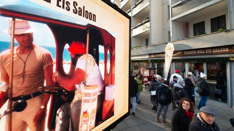 Heißkalte Ehre: 2019 eröffnete auf der Hauptstraße in Dresden der Terence-Hill-Eis-Saloon. Der Namensgeber betreibt schon seit 2017 ein Eiscafé in seiner heutigen Heimat Umbrien.