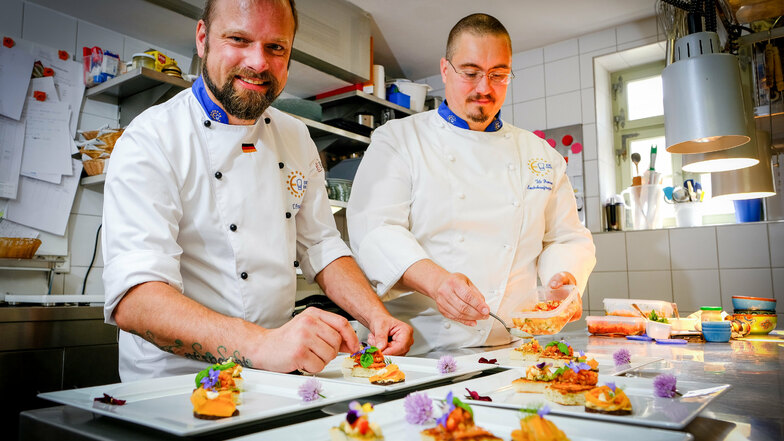 Tobias Freudenberg (links) und Tilo Hamann halten sich an einen Ehrenkodex europäischer Köche: Sie verzichten auf Fertigprodukte und verwenden regionale, hochwertige Zutaten.