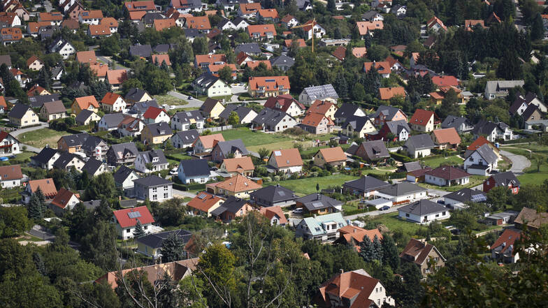 Der Blick von der Landeskrone zeigte es schon vor sieben Jahren: In Biesnitz sind immer mehr Einfamilienhäuser entstanden.