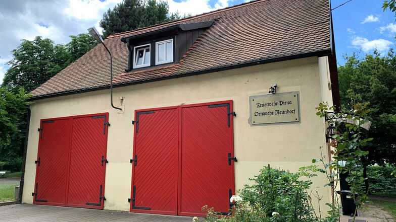 Feuerwehrgerätehaus in Neundorf: Die Fläche wird für eine neue Sportanlage benötigt.