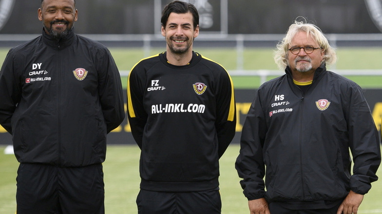 Torwarttrainer David Yelldell (l), dem neuen Co-Trainer Ferydoon Zandi (2.v.l.) und Co-Trainer Heiko Scholz.