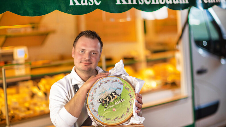 Hofft darauf, ab Mittwoch wieder die Frischemärkte in Sachsen anfahren zu dürfen: Der Roßweiner Käsehändler Christoph Kirschbaum.