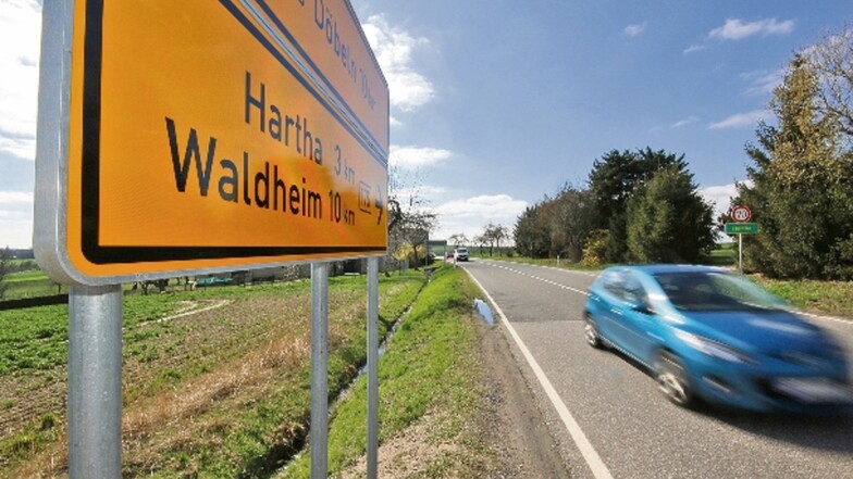Die Straße vom Abzweig Nauhain bis Ortseingang Hartha soll eine neue Fahrbahn bekommen. Auch nach dem Abzweig nach Wallbach in Richtung Colditz wird gebaut.
