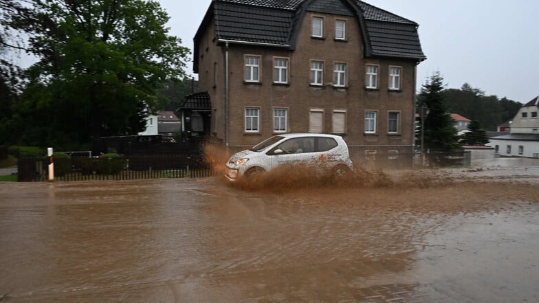 Unwetter im Kreis Görlitz: Überflutungen in Oderwitz, Autofahrer in Weißwasser in Not