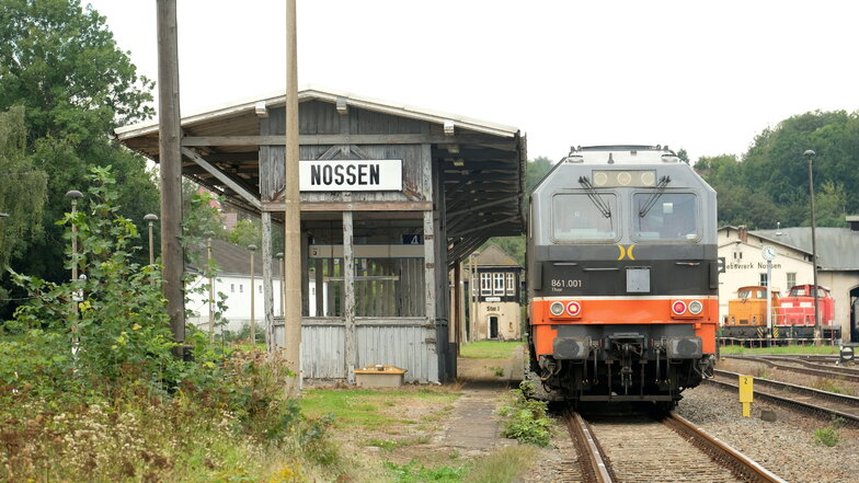 Damit auf dem Bahnhof Nossen wieder Personenzüge einfahren, muss die Leit- und Sicherungstechnik generalüberholt werden.
