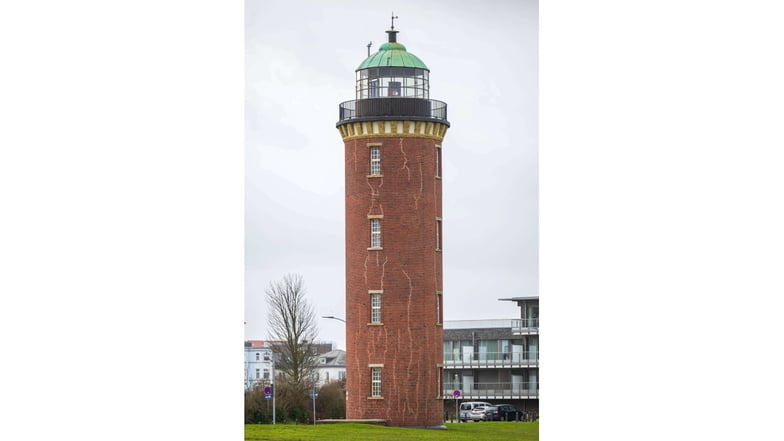 Der Hamburger Leuchtturm am Hafen von Cuxhaven: Seit Ende 2023 kann hier übernachtet werden.