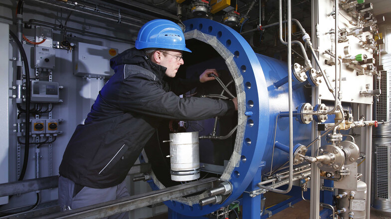 2014 weihte Sunfire in Dresden seine Pilotanlage für das Power-to-Liquid-Verfahren ein. Jetzt stellt die Firma die Weichen auf industrielle Großprojekte.