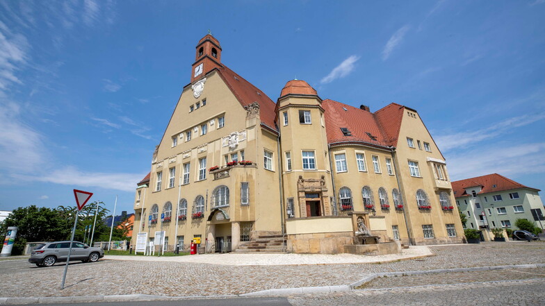Das Rathaus in Heidenau: In der Kommune leben die Menschen besonders eng an eng.