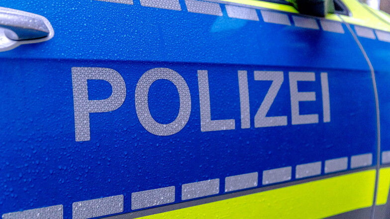 Die Polizei wurde in Dresden bei einem Einsatz angegriffen.